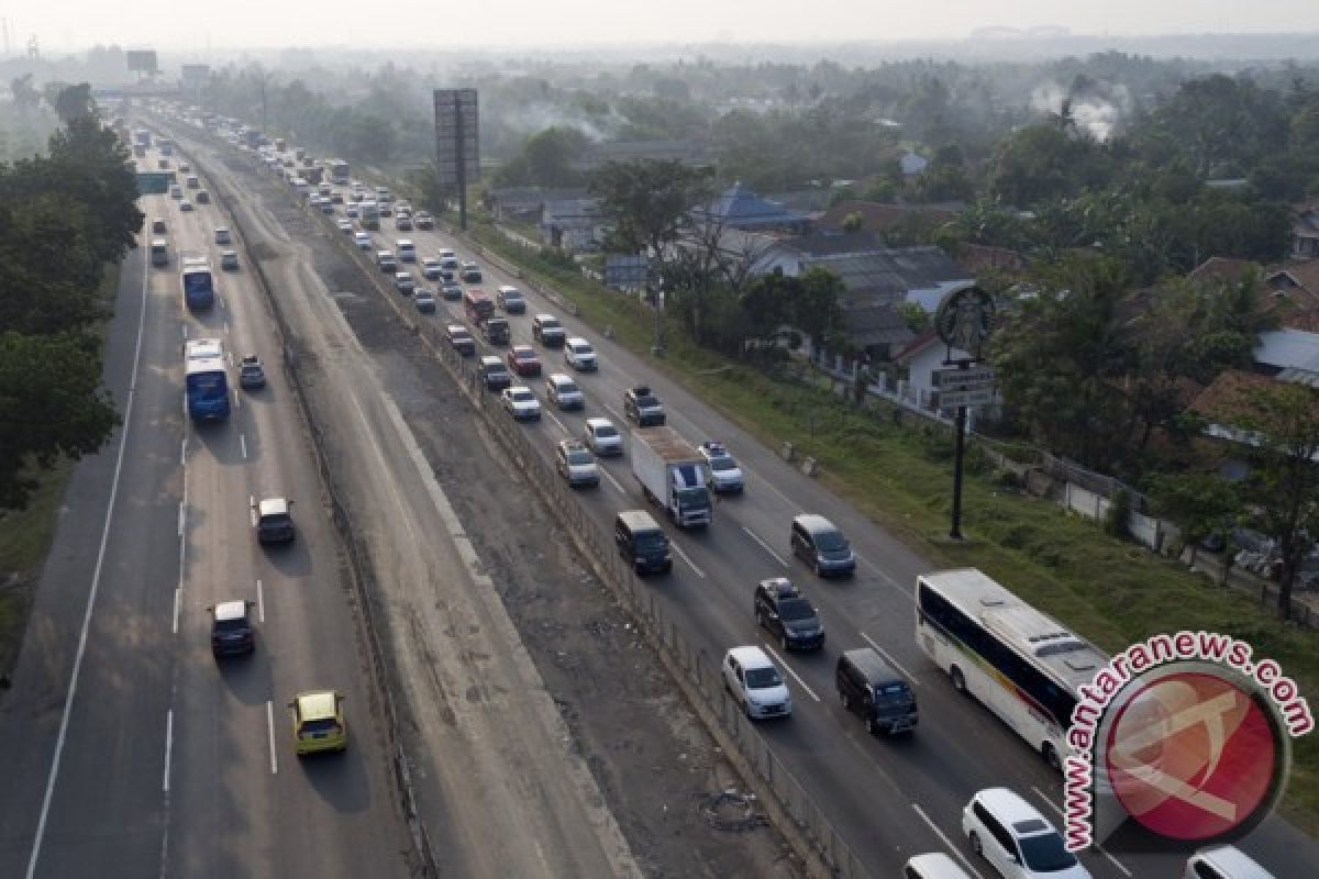 Tol Cikampek ramai lancar H+3 pagi