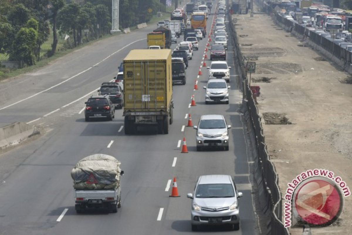 Jasa Marga perpanjang jalur "contraflow" di Tol Cikampek