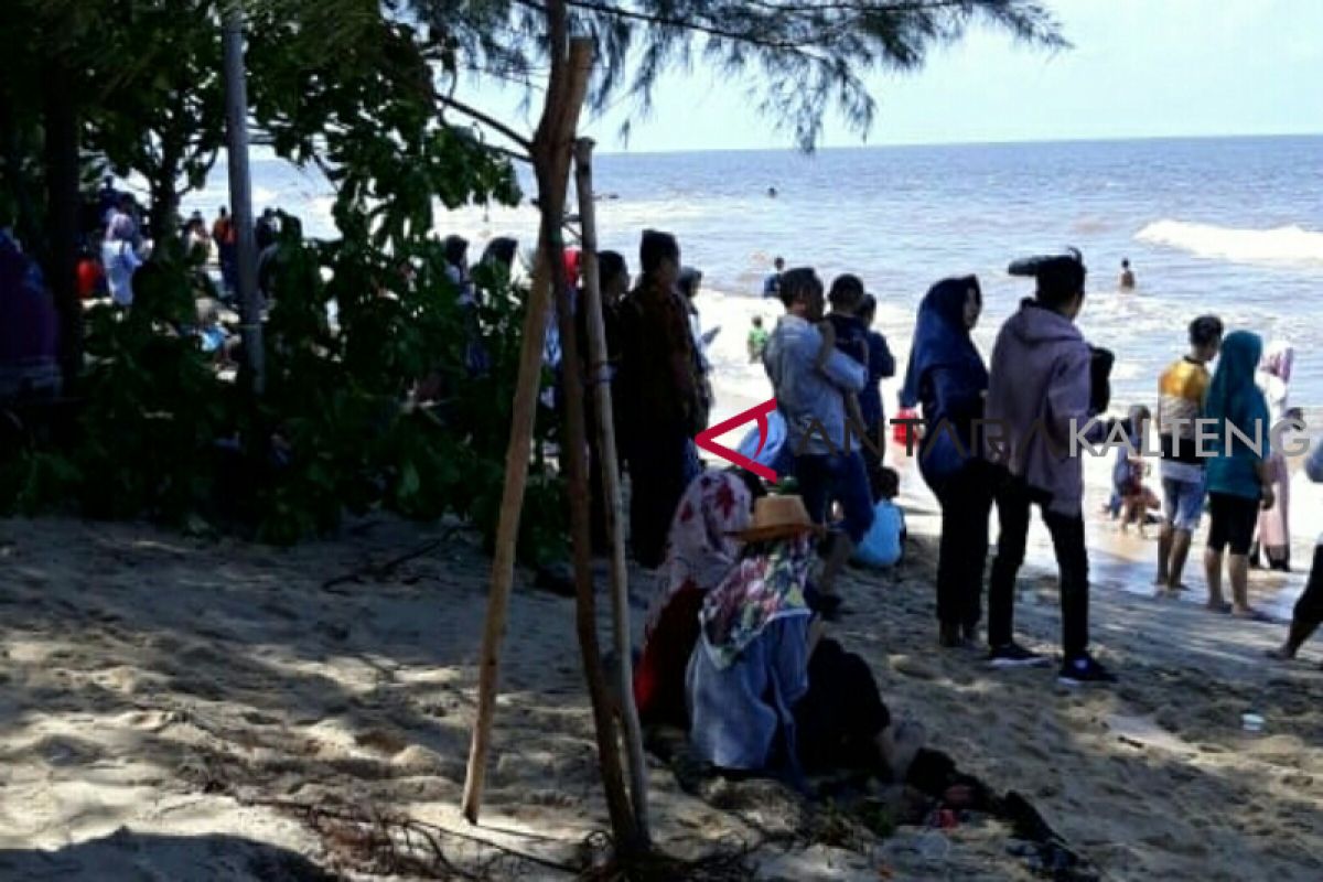 Dilanda abrasi, Pantai Ujung Pandaran tetap jadi favorit wisatawan