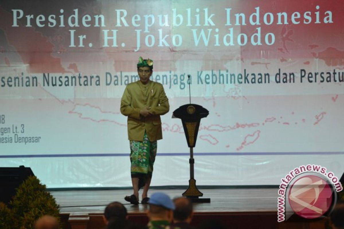 Presiden lepas peserta pawai Pesta Kesenian Bali