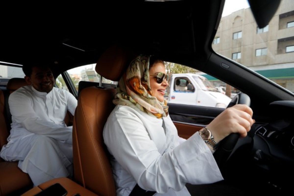 Mobil perempuan Saudi dibakar menyusul pencabutan larangan menyetir