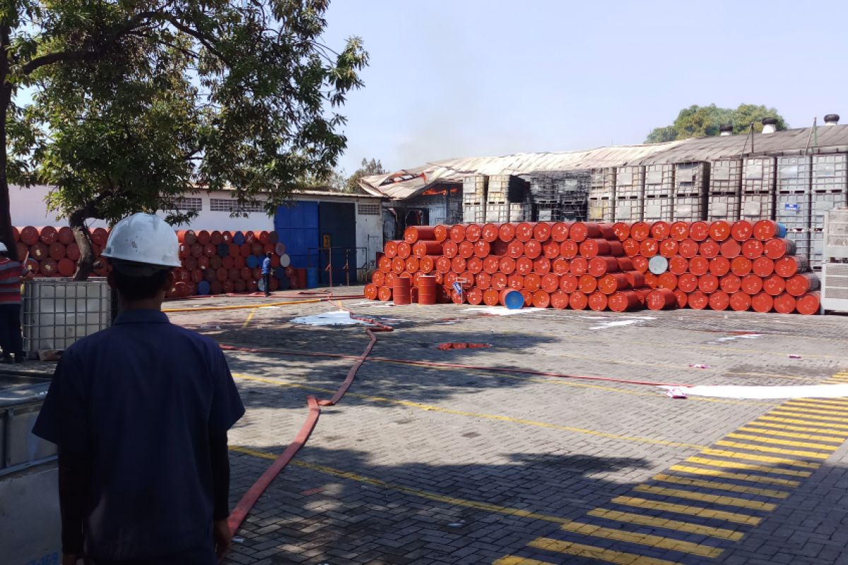 Gudang Bahan Kimia Sidoarjo Terbakar