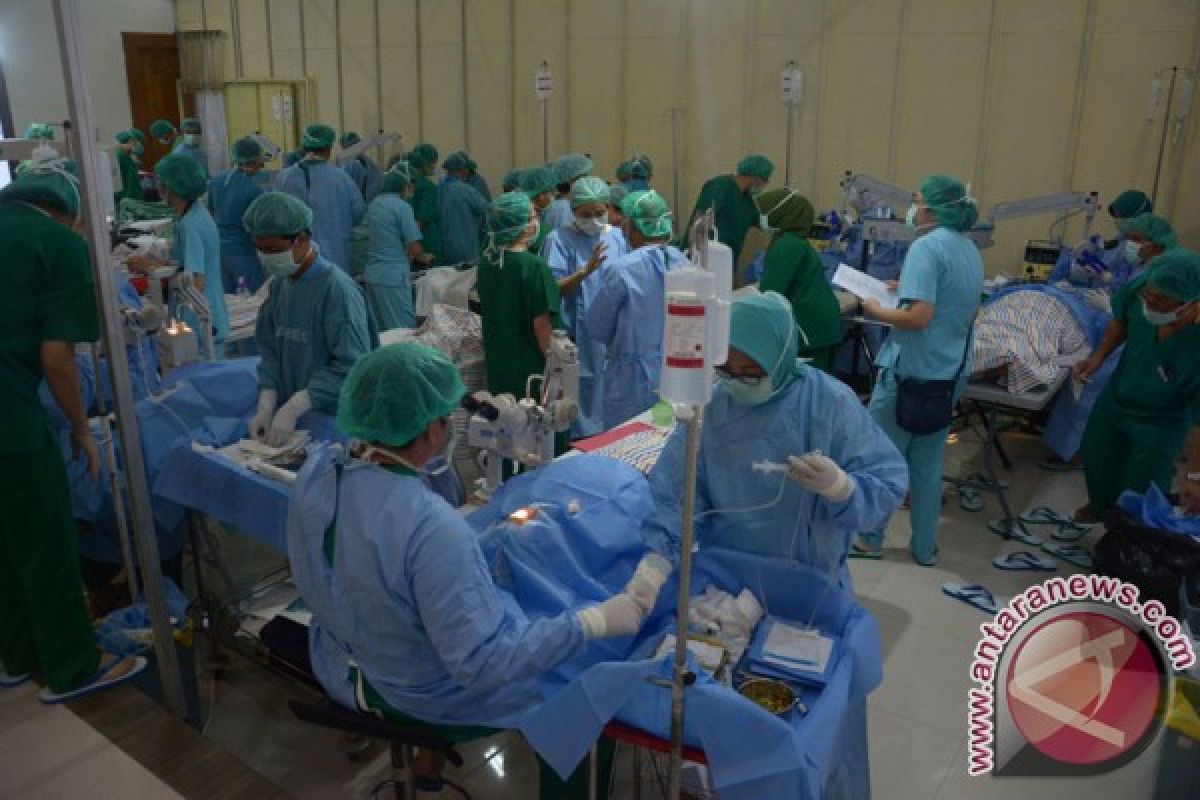 40 dokter spesialis mata pelatihan teknik operasi "phacoemulsifikasi"