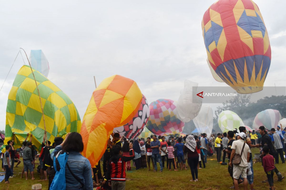 Kemenhub Edukasi Warga Lewat Festival Balon Udara di Ponorogo (Video)