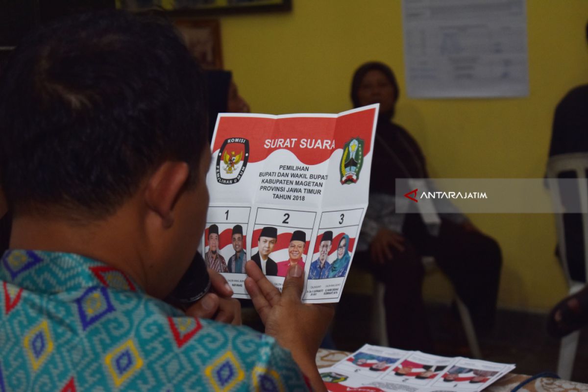 KPU Magetan Langsung Pindai Formulir C1 (Video)