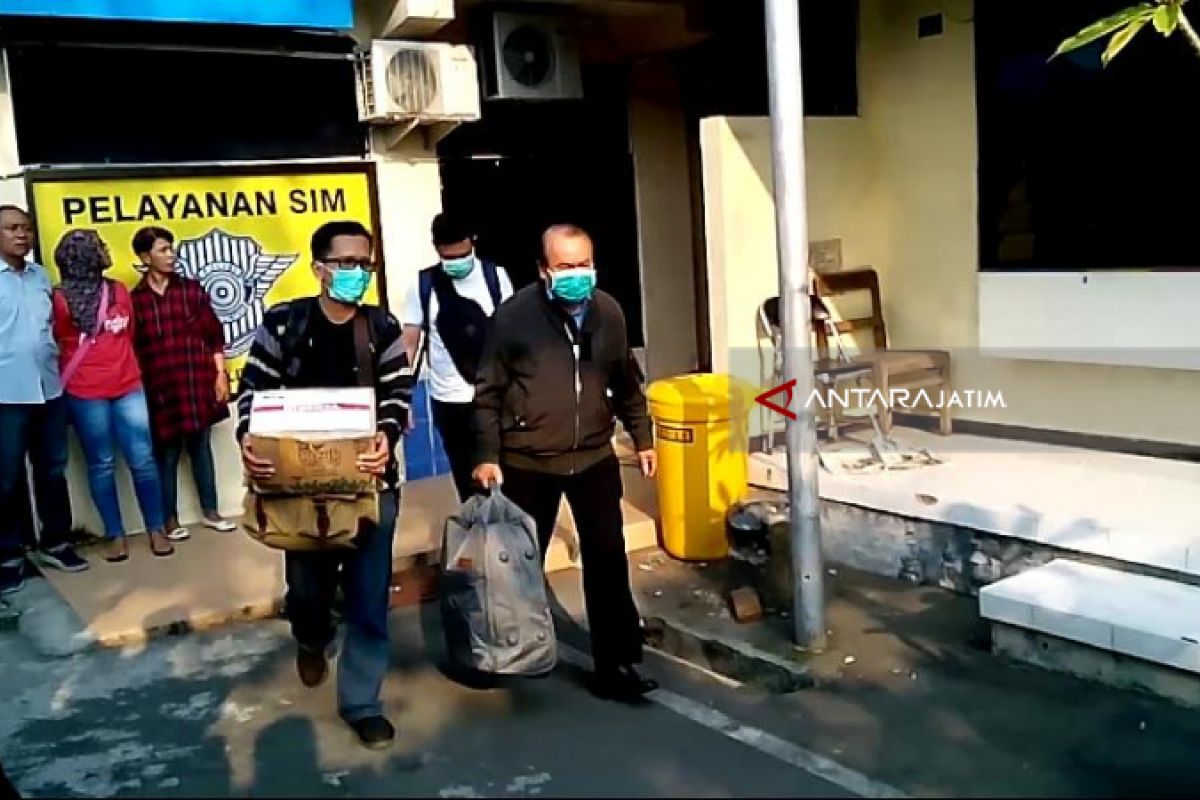 KPK Bawa Empat Orang Terkait OTT di Blitar-Tulungagung (Video)