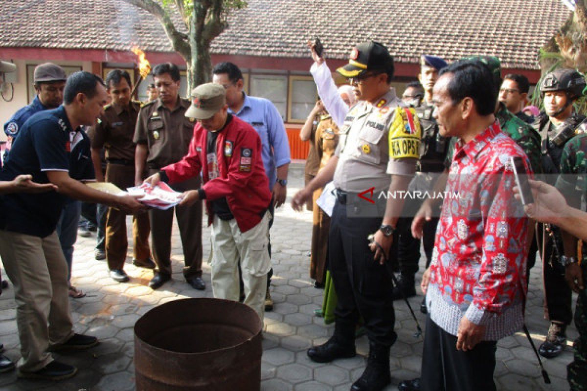 KPU Kediri Musnahkan Surat Suara Rusak