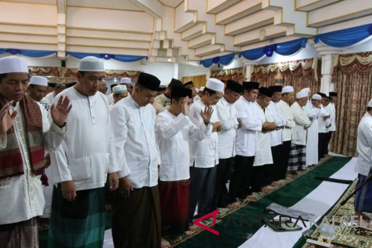 Jelang Pilkada Pemkab HSS gelar Shalat Hajat