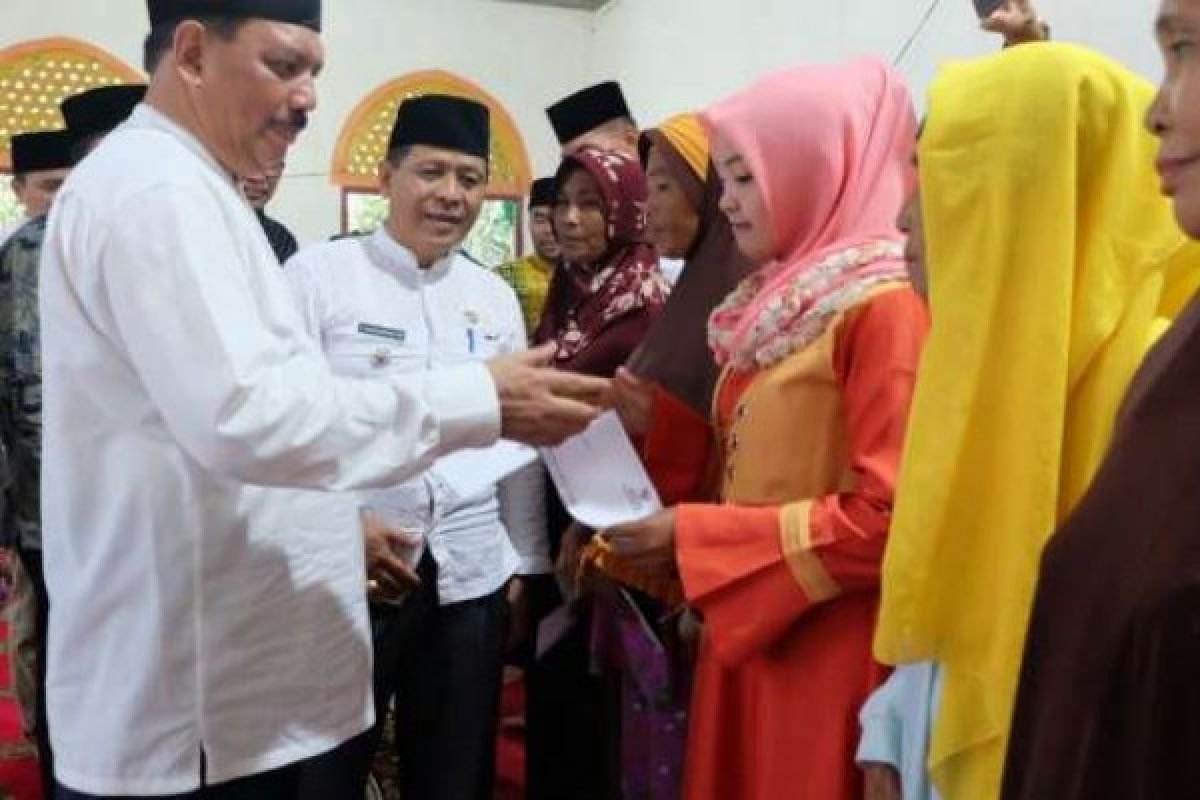 400 Mustahiq di Kecamatan Gaung Terima Zakat dari Baznas Inhil