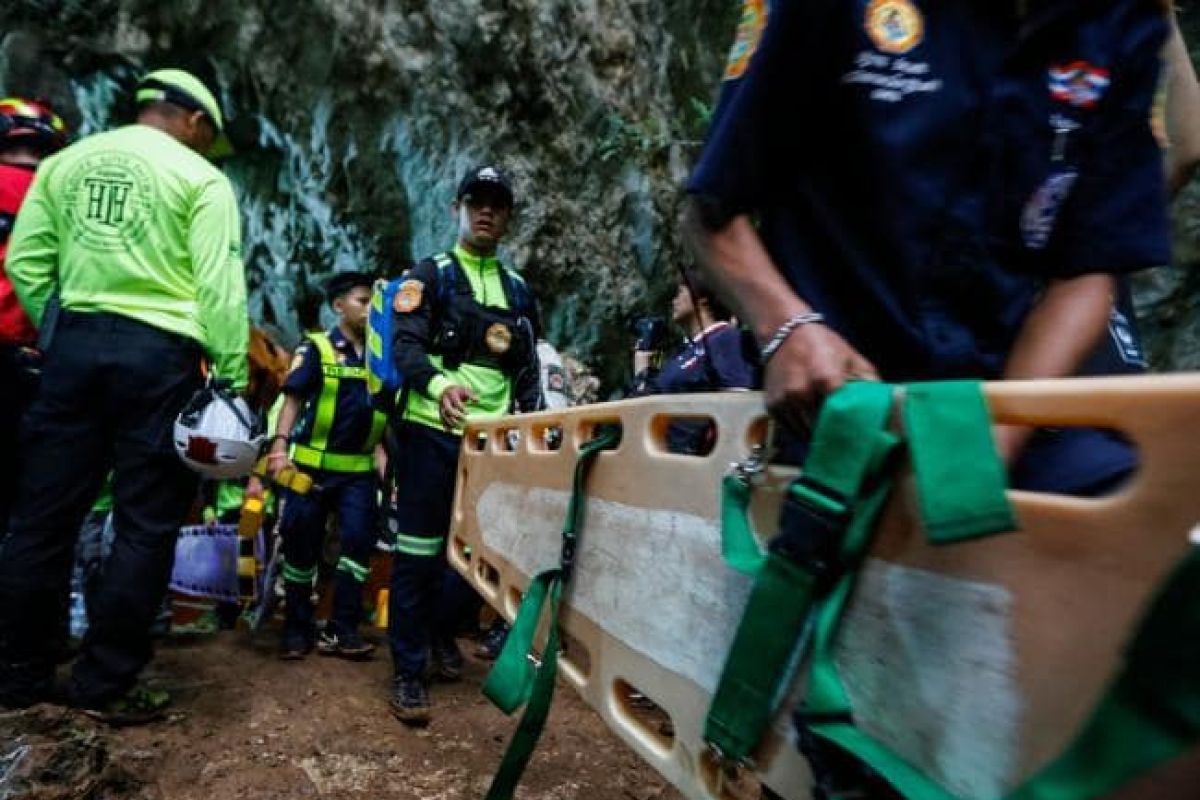 Thai cave rescuers at "war with water and time" to free trapped boys