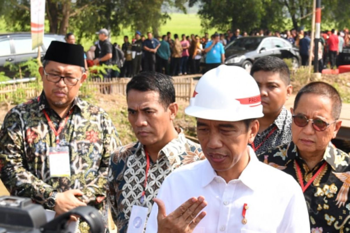 Jokowi pastikan THR ASN dibayarkan tepat waktu