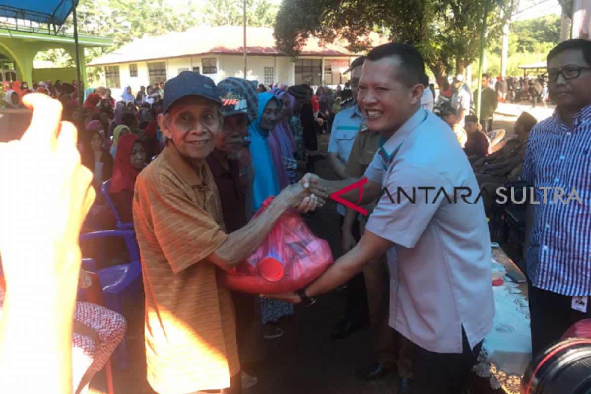 Antam bagikan 1.250 paket sembako