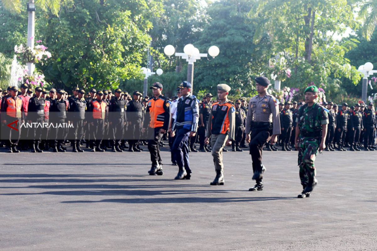 Ratusan Petugas Gabungan Gelar Apel Pengamanan Lebaran Surabaya