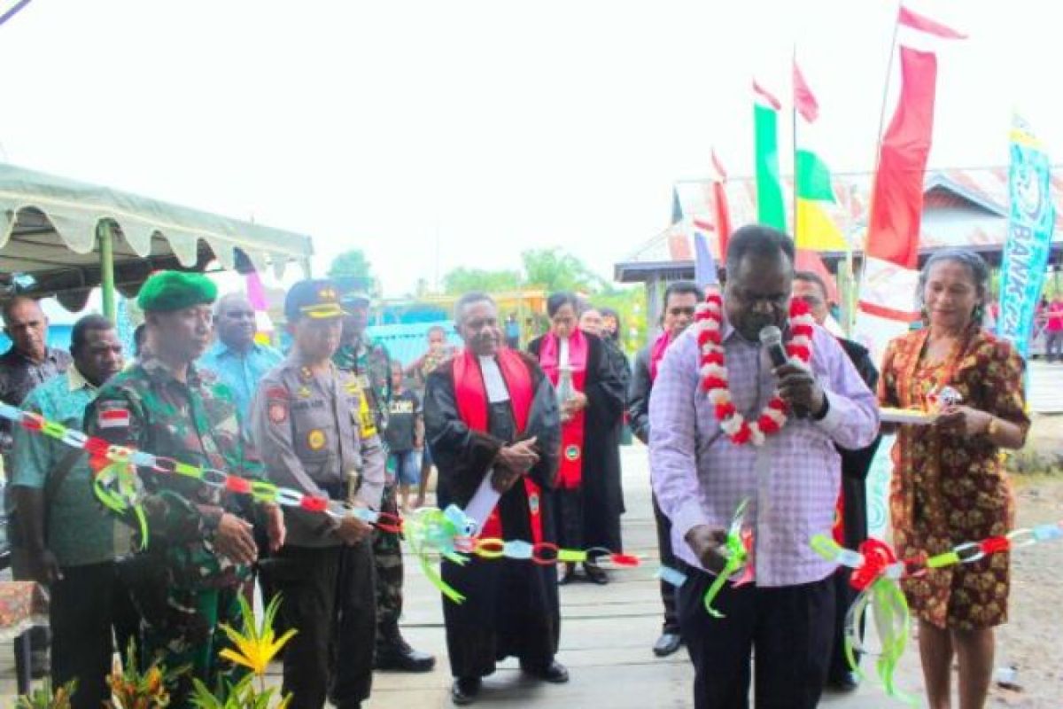 Bupati Asmat resmikan Gereja Syalom Kamur