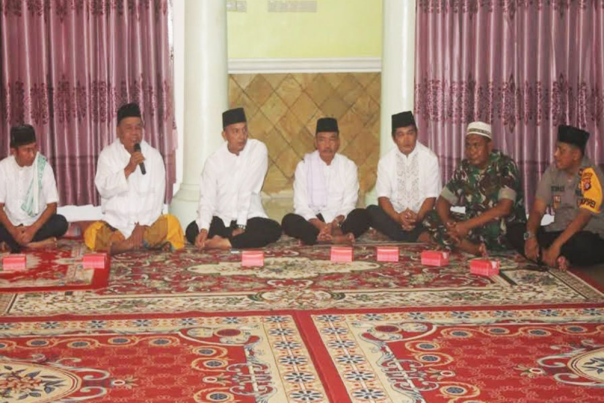 Bupati Sukamara pererat silaturahmi dengan berbuka puasa bersama