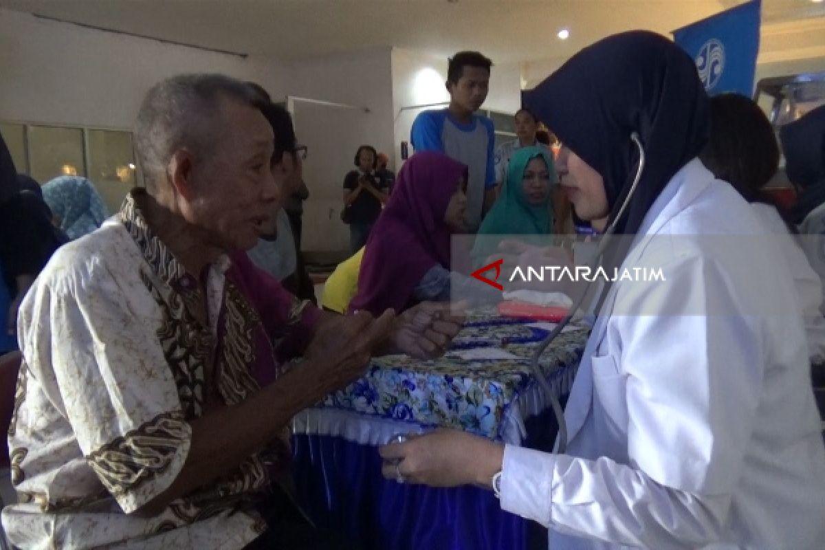 KAI-Jasa Raharja Gelar Pemeriksaan Kesehatan Gratis  di Stasiun Madiun (Video)