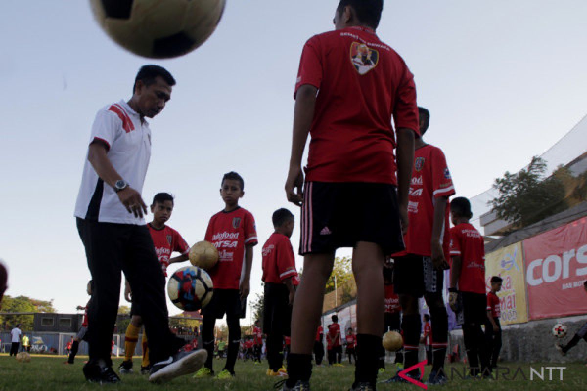 Sepak Bola - Pegiat sepak bola NTT optimistis timnas juarai Piala AFF