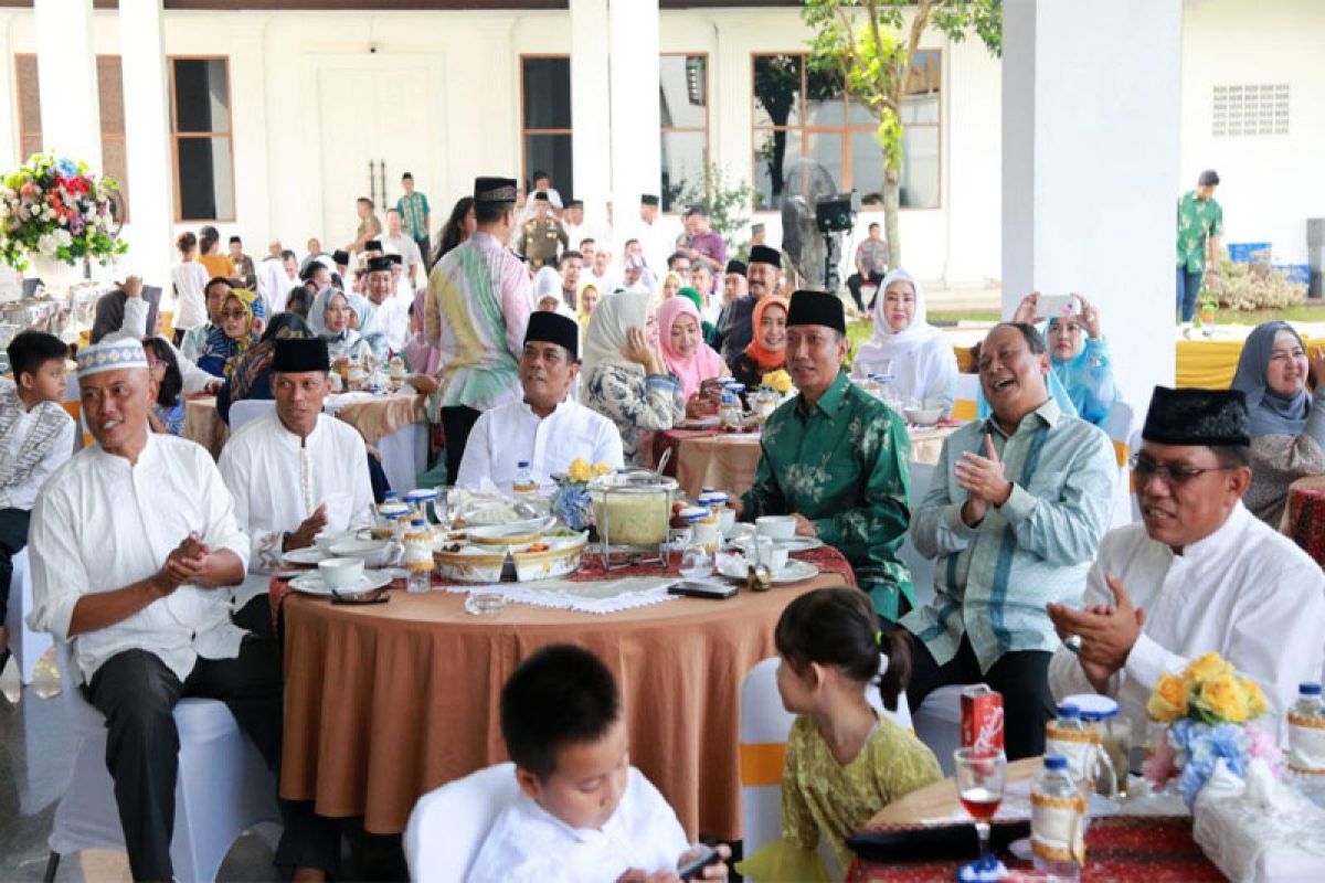 Pjs. Gubernur Lampung Menggelar 'Open House' Di Mahan Agung