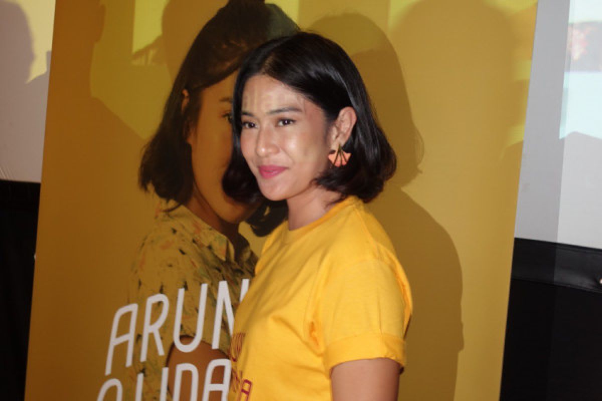 Dian Sastro minta kiat parenting pada Oka Antara