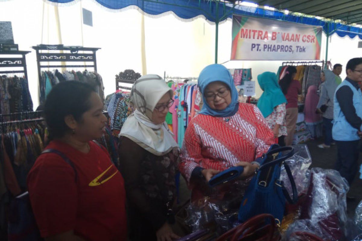 Phapros siapkan 1.800 paket sembako murah