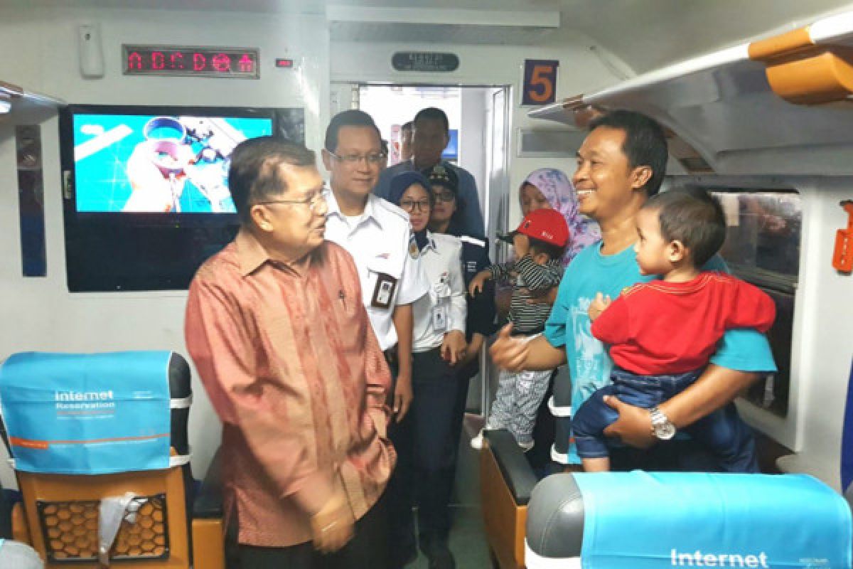 Wapres periksa kesiapan kereta api di Gambir