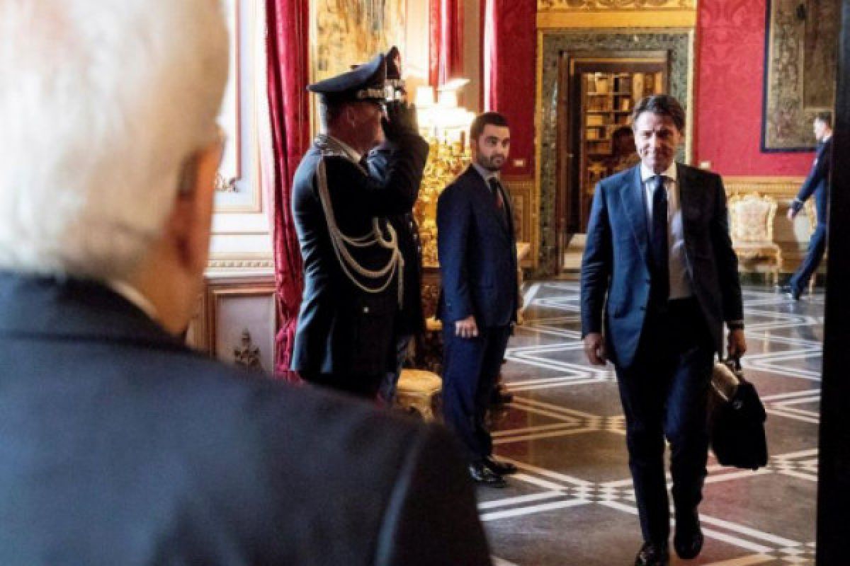 Giuseppe Conte dilantik jadi perdana menteri Italia