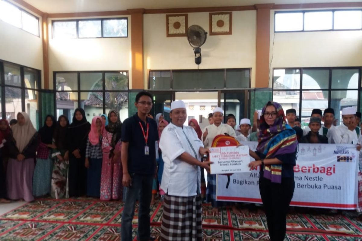 Paket Bukber dan Perlengkapan Sekolah untuk Yatim Dhuafa