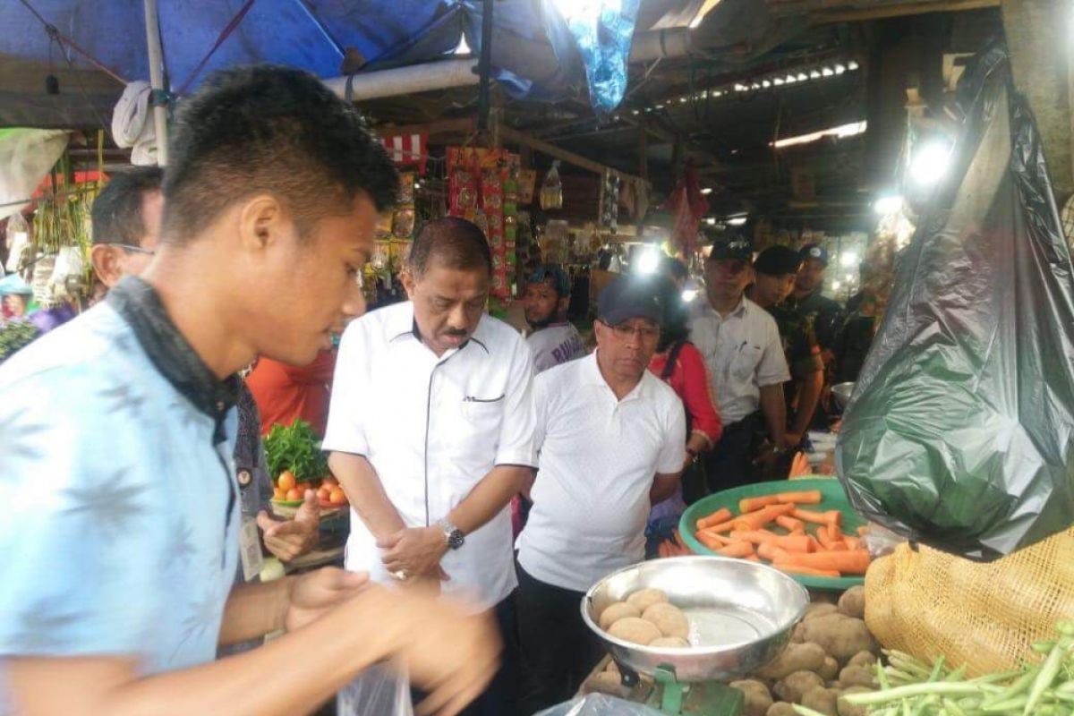 Harga kebutuhan pokok di Ambon stabil