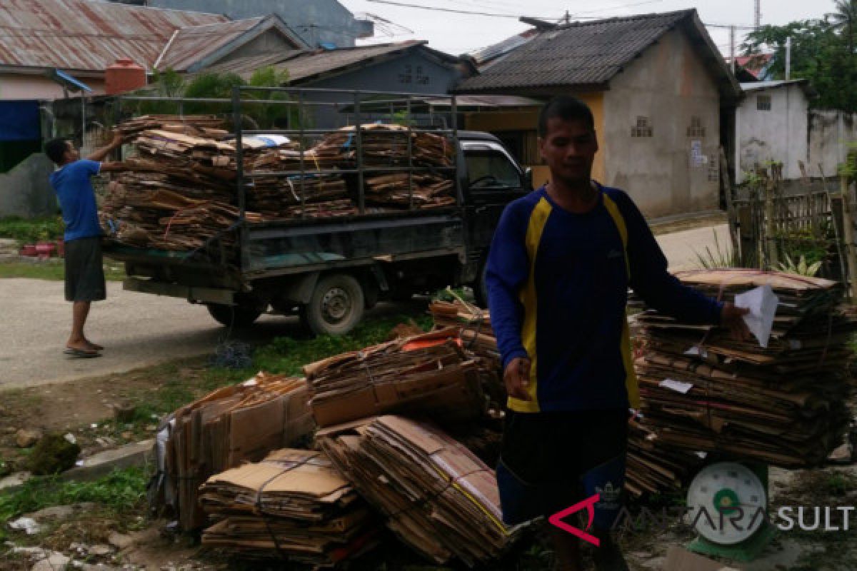 Pengumpul keluhkan penurunan harga barang bekas