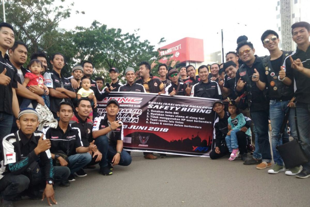 Byonic bersama Satlantas Polresta Palembang bagikan takjil