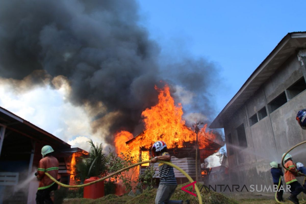 Perumahan dinas PU Mentawai Terbakar