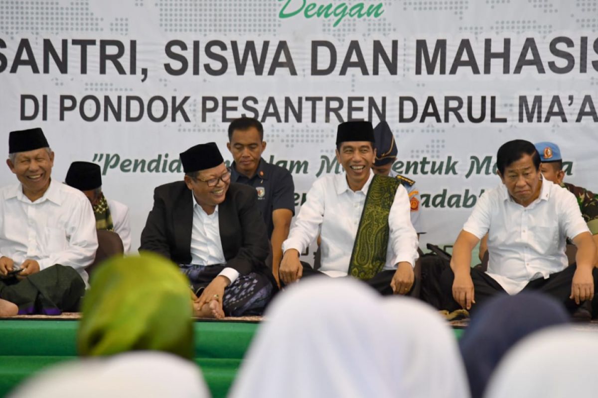 Presiden Jokowi silaturahim ke Ponpes Darul Ma'arif Indramayu