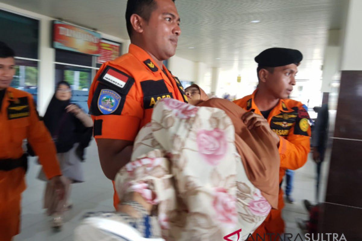 Seorang penumpang pesawat di Bandara Haluoleo pingsan