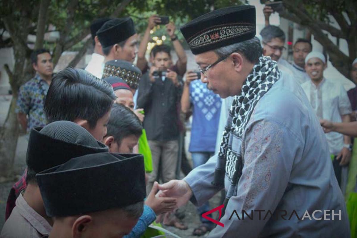 Perusahaan tambang santuni santri di Aceh Barat