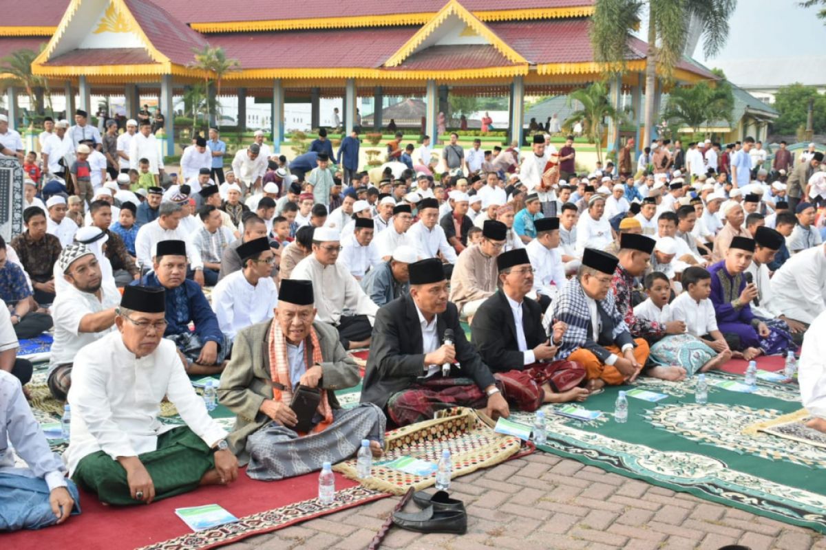 Walikota sholat Idul Fitri di Lapangan Merdeka