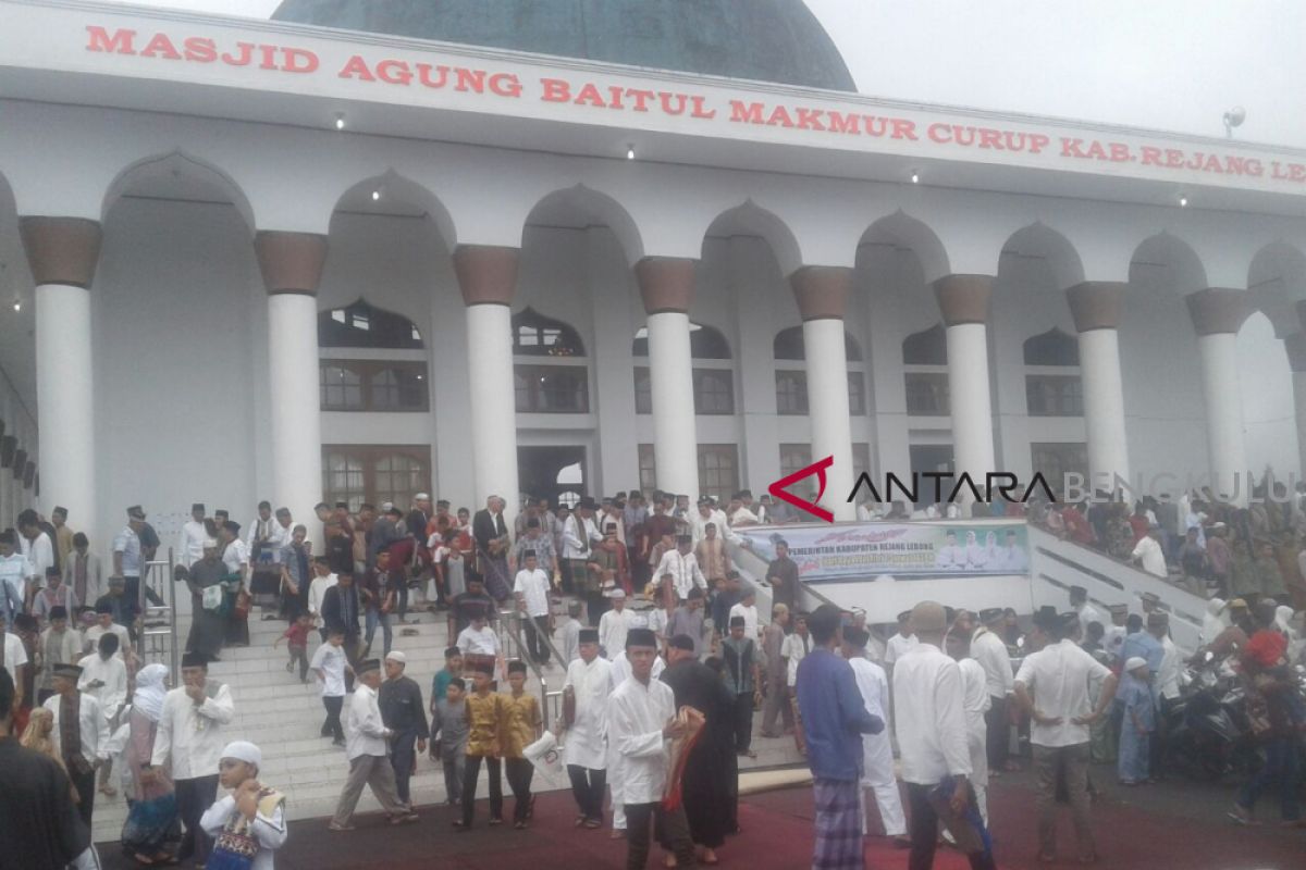 Bupati: warga buang sifat egoisme