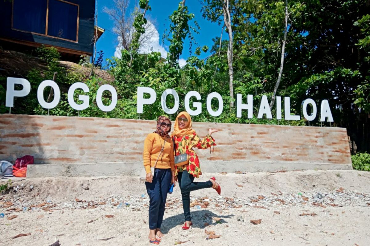 Warga Bacan padati objek wisata Teluk Pogo-Pogo