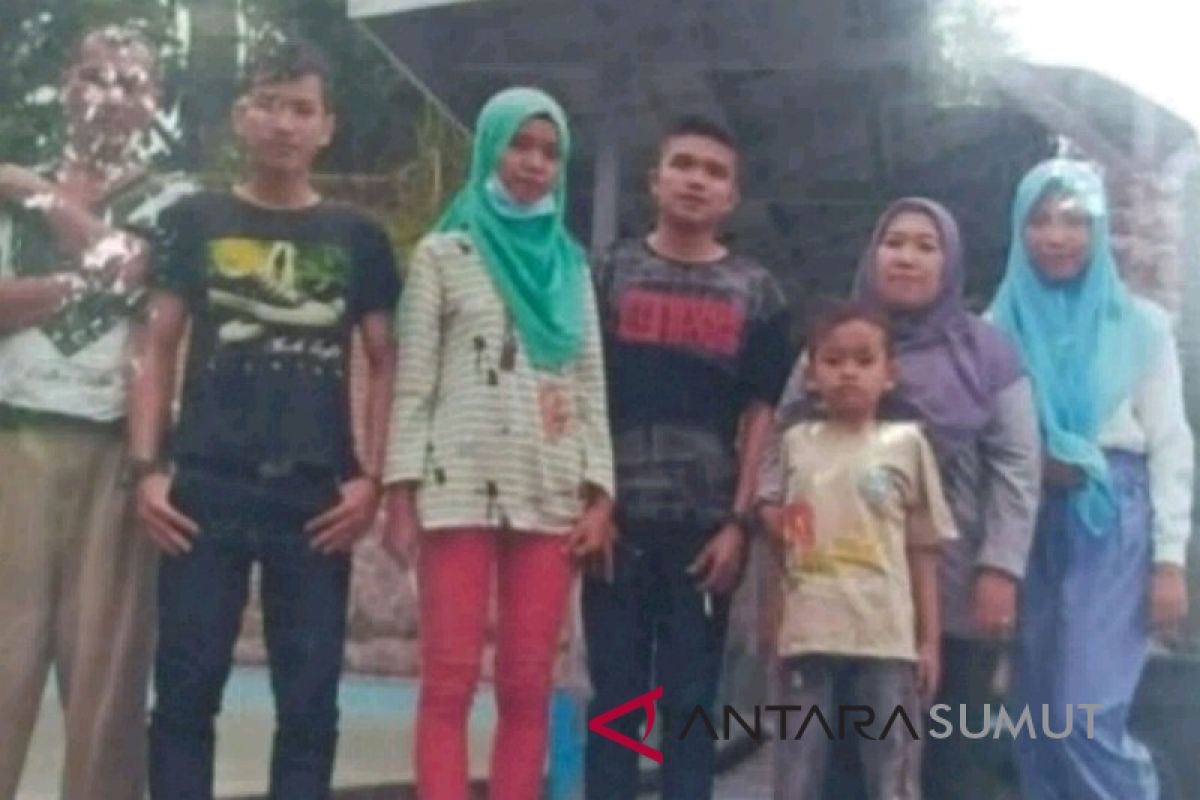 Satu keluarga korban tenggelamnya kapal Danau Toba