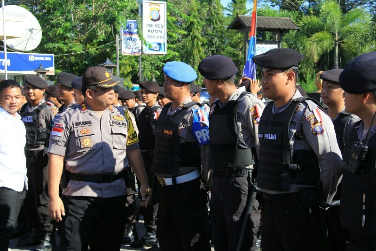 Polres Kotim berangkatkan personel amankan tiga pilkada