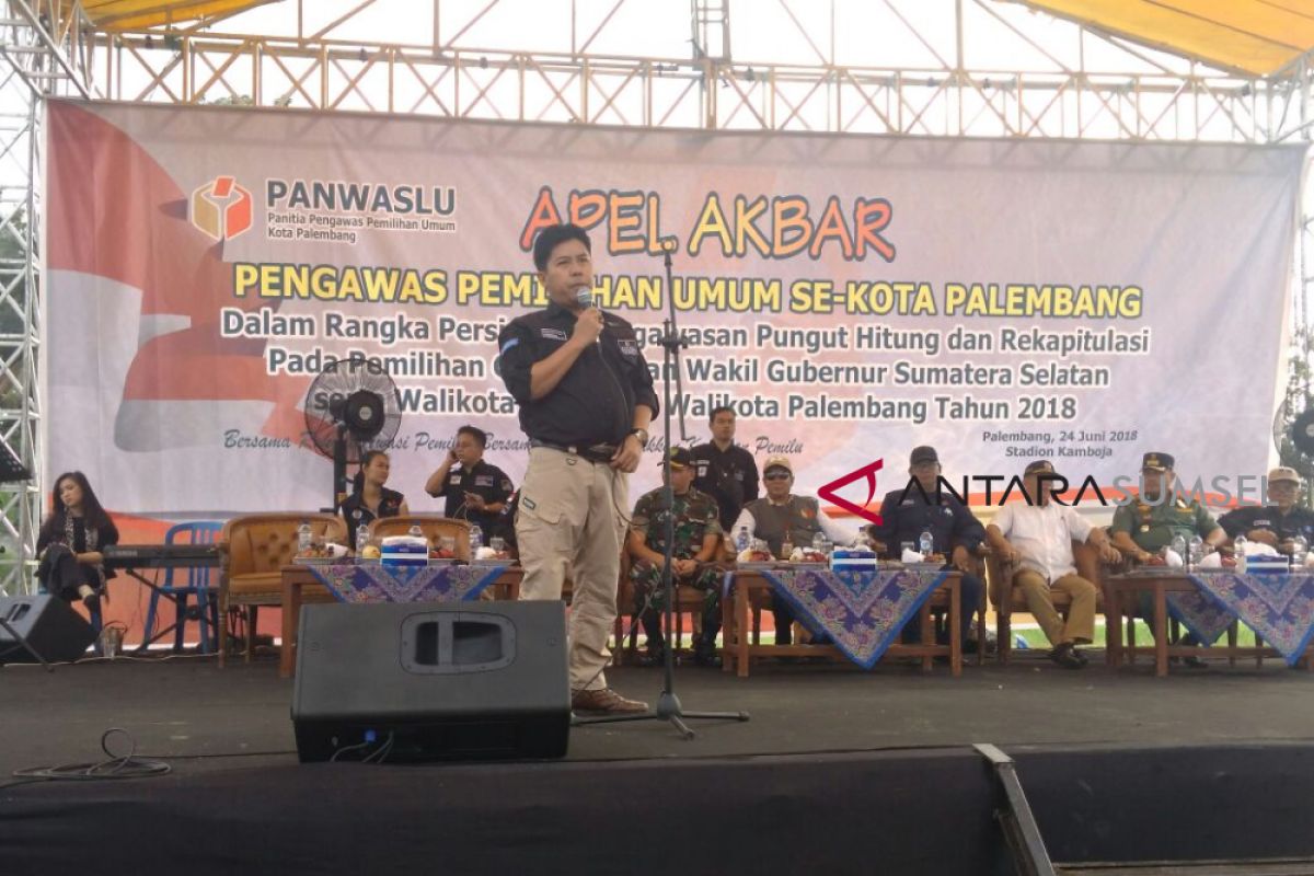 Panwaslu Palembang minta Timses lepas alat peraga kampanye