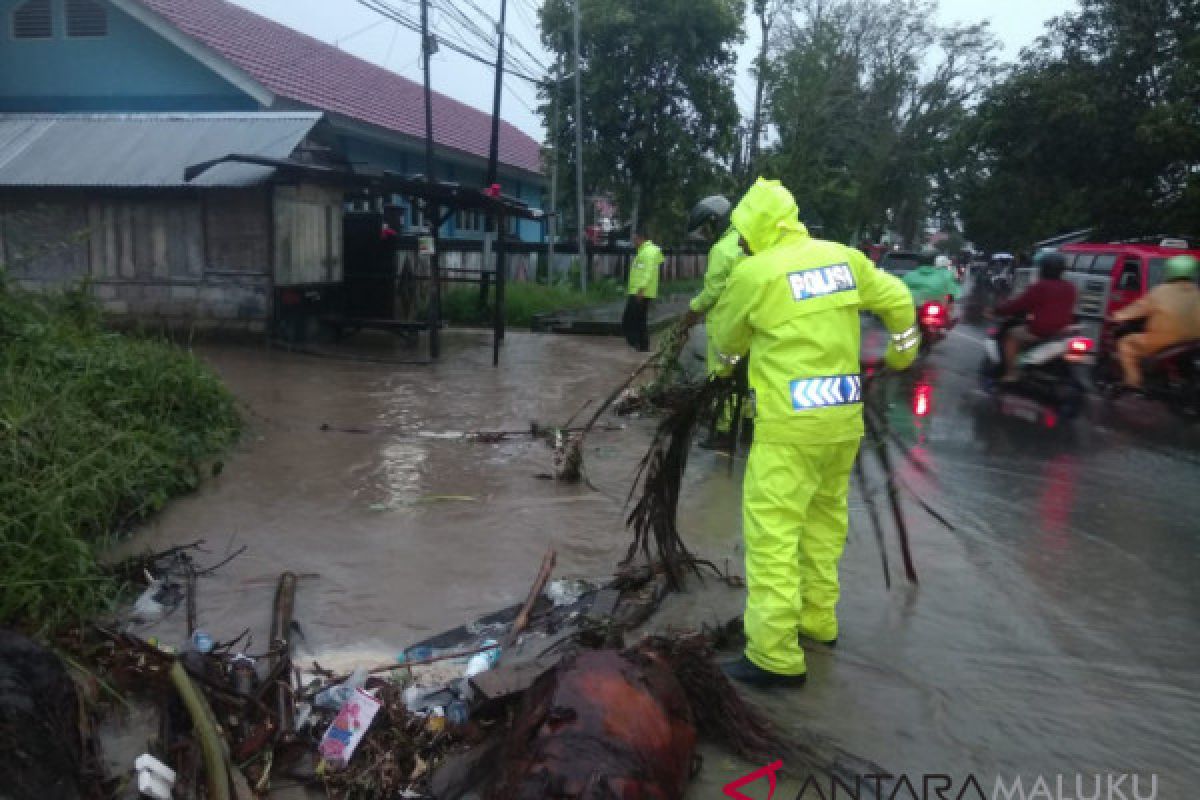 Kapolda tinjau posko banjir di kawasan Ahuru