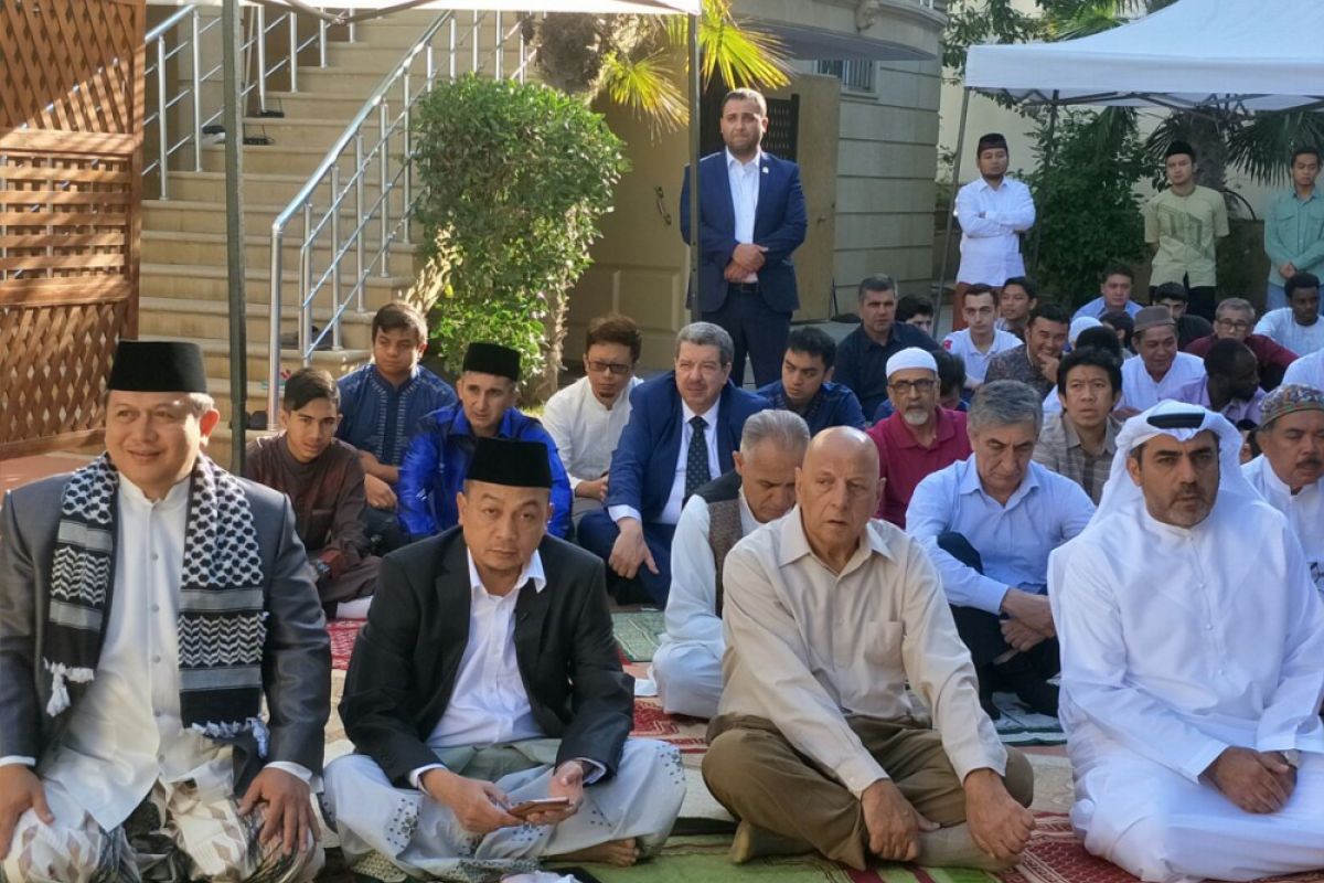 Indonesian ambassador invites OIC representatives to perform Eid Al-Fitr prayer