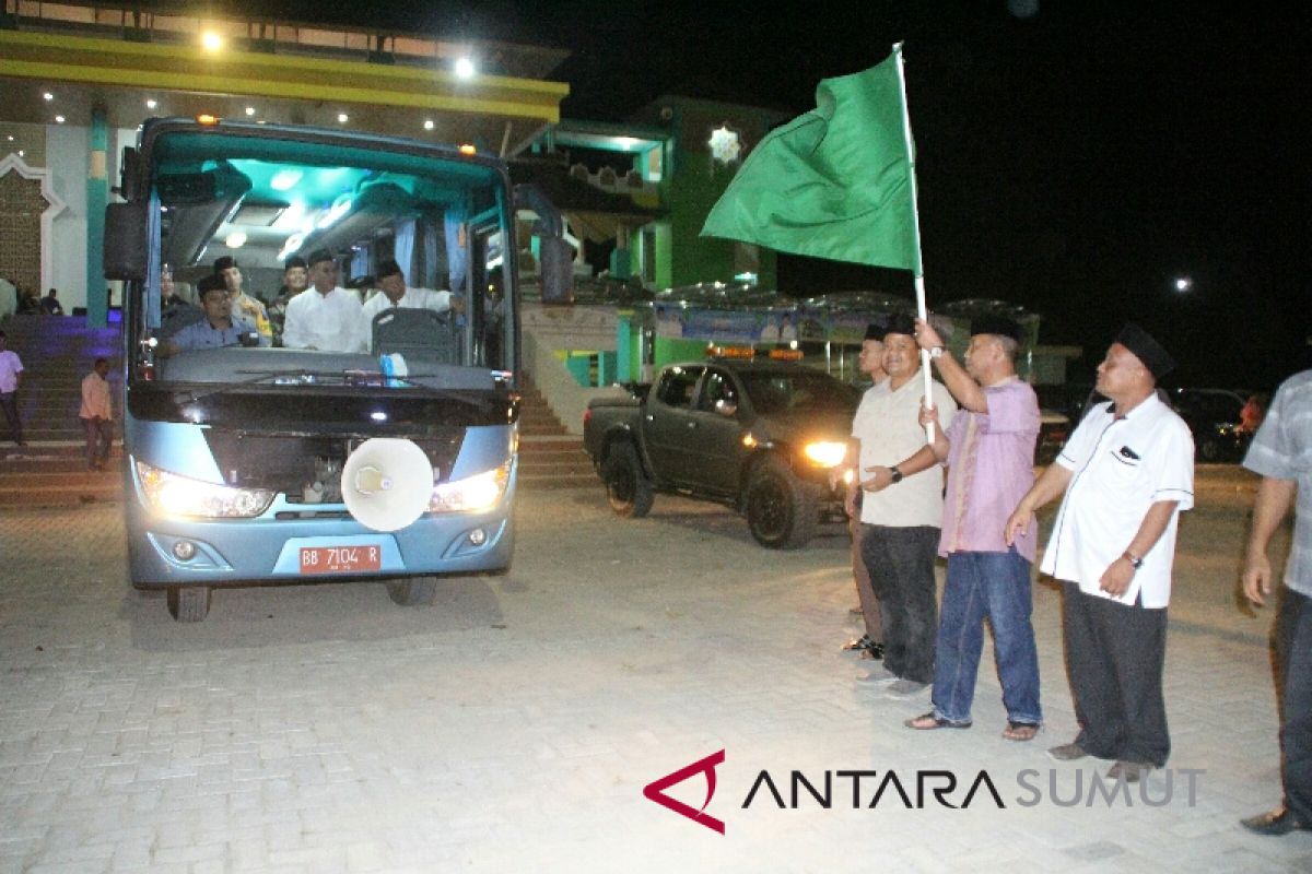 Sekda lepas peserta pawai takbir Idul Fitri