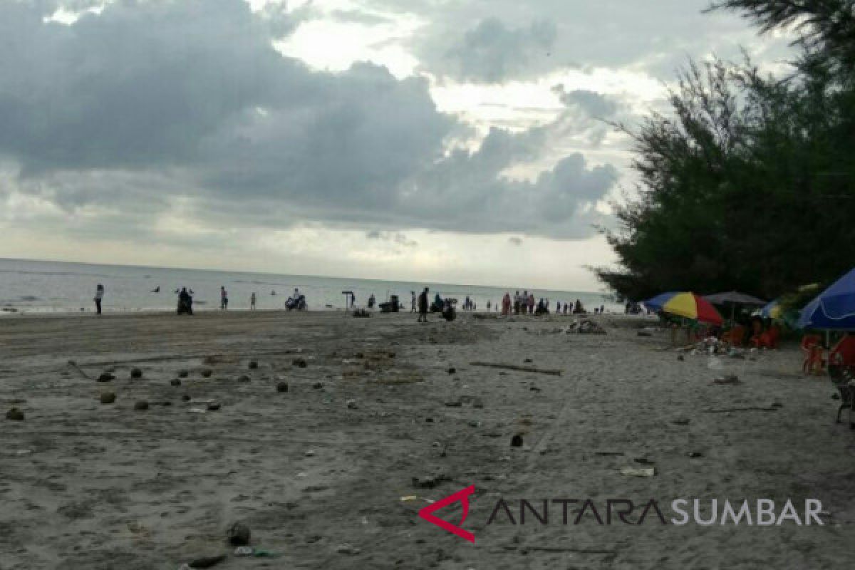 Pasia Tiku Beach is Visited by Many Domestic Tourists During Eid