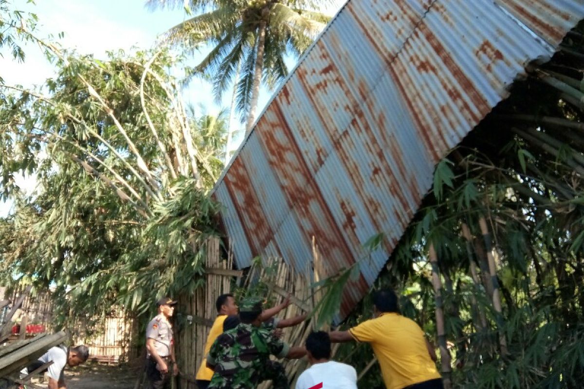 Angin kencang rusak 19 rumah di Simalungun