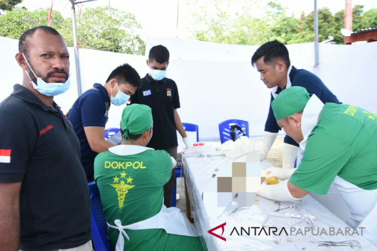 Tim Forensik bongkar makam bayi di Manokwari