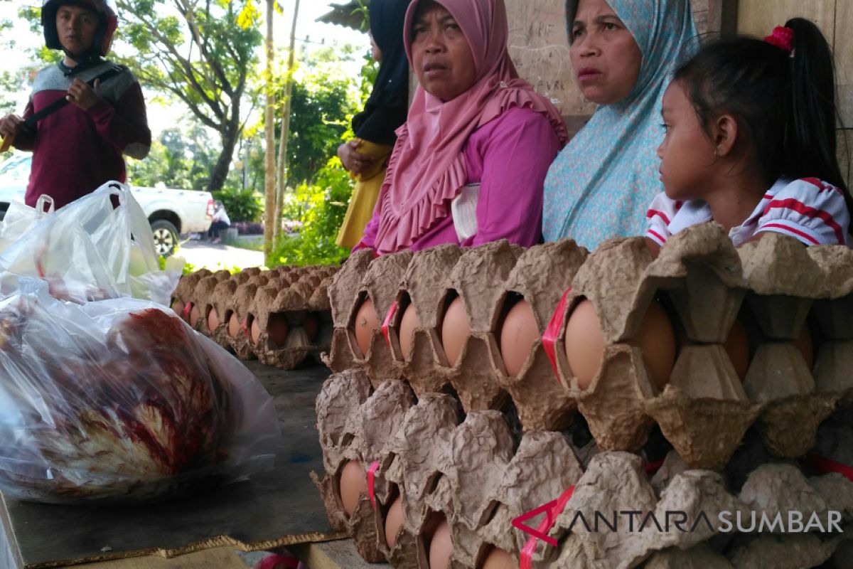 South Solok Holds Cheap Market To Fulfill People's Need Ahead of Eid