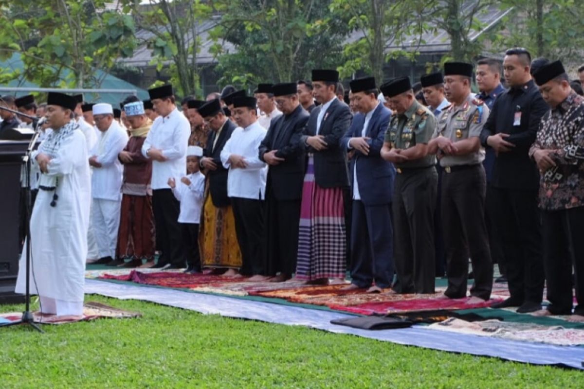 Jokowi sholat Id di Kebun Raya Bogor