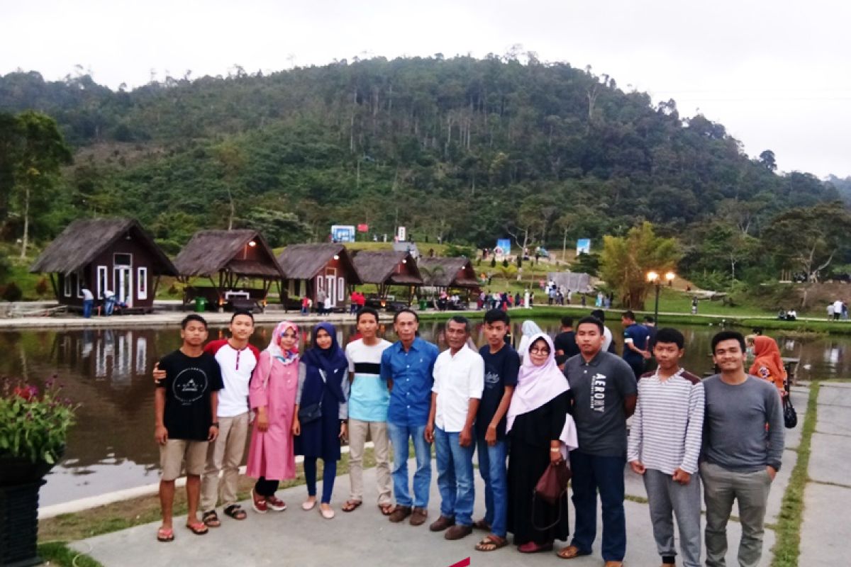 Aek Sabaon Tapsel sedot ribuan wisatawan lokal