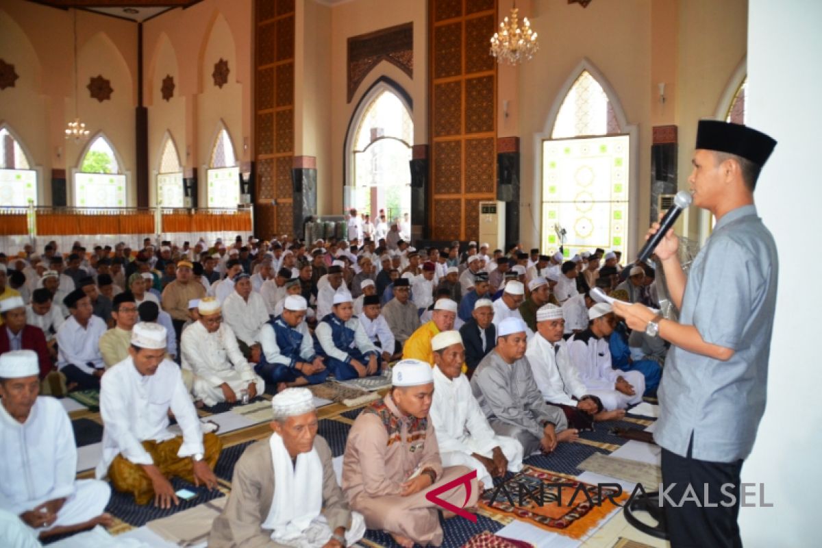 Bupati-Wabup Batola Shalat Ied di Mesjid Al-Anwar